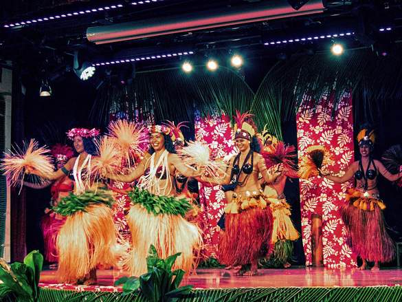 Paul Gauguin Cruises MS Paul Gauguin Le Grand Salon Entertainment 4 ©Paul Gauguin Cruises.jpg